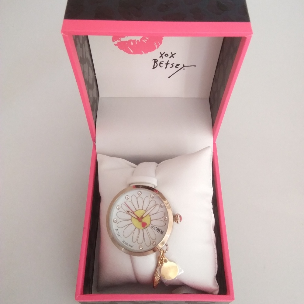 Betsey Johnson New "He Loves Me" White Daisy Watch